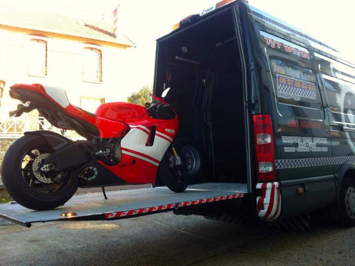 Spécialiste du dépannage moto à Paris.
