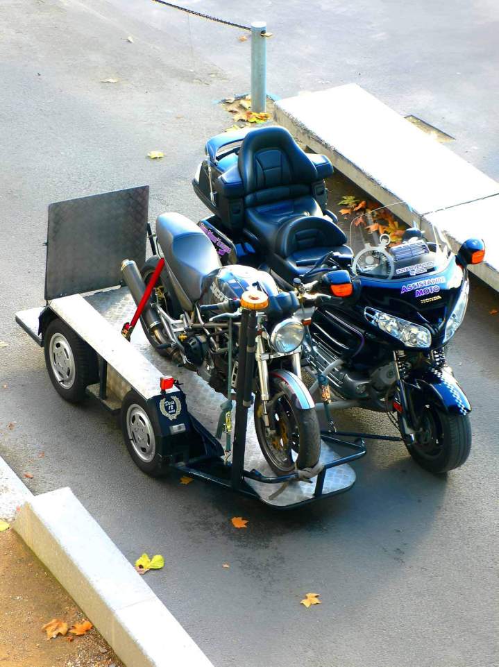 Remorquage rapide et sécurisé de votre deux roues.